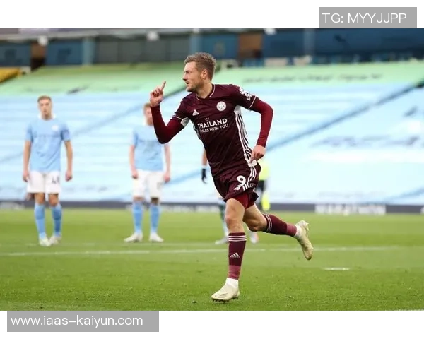 足球明星的荣耀与奋斗历程：从草根到世界舞台的传奇故事